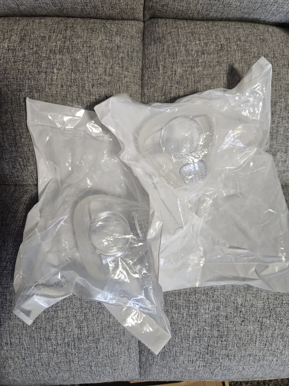 F & P Simplus Seal Lot of 2 - Small 400HC579